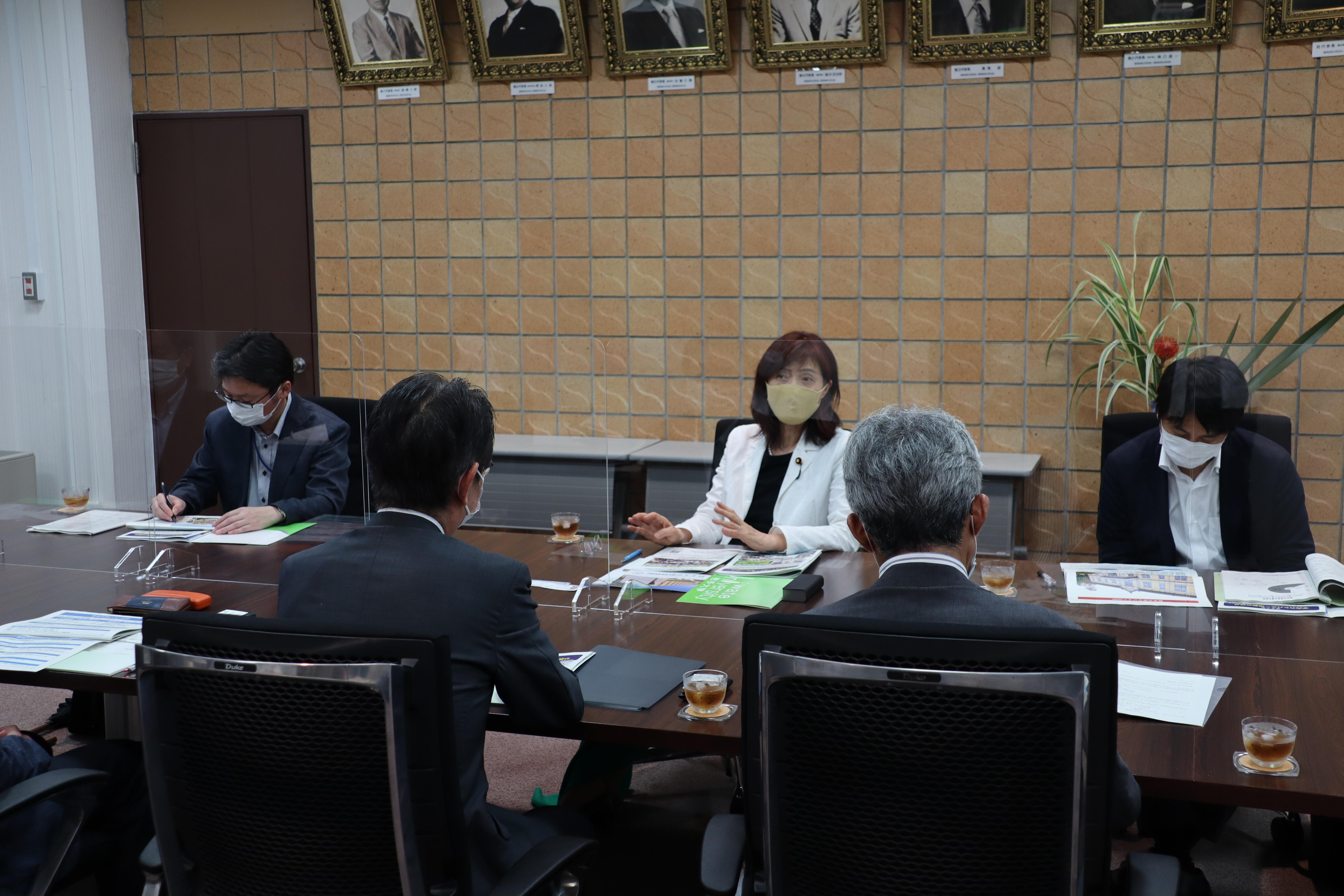 高橋ひなこ文部科学副大臣が 視察に来訪されました 国立大学法人 岩手大学